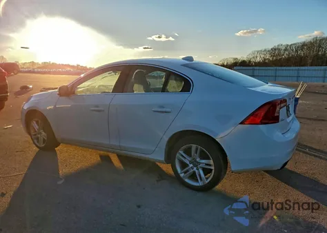 2014 Volvo S60 T5 из США, поврежденный, VIN YV1612FS2E2276049